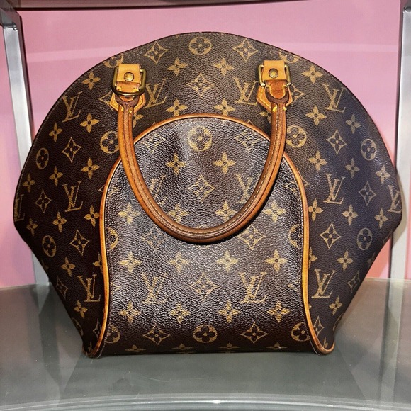Louis Vuitton Handbags - Louis Vuitton Authentic Ellipse MM Monogram Canvas EUC
